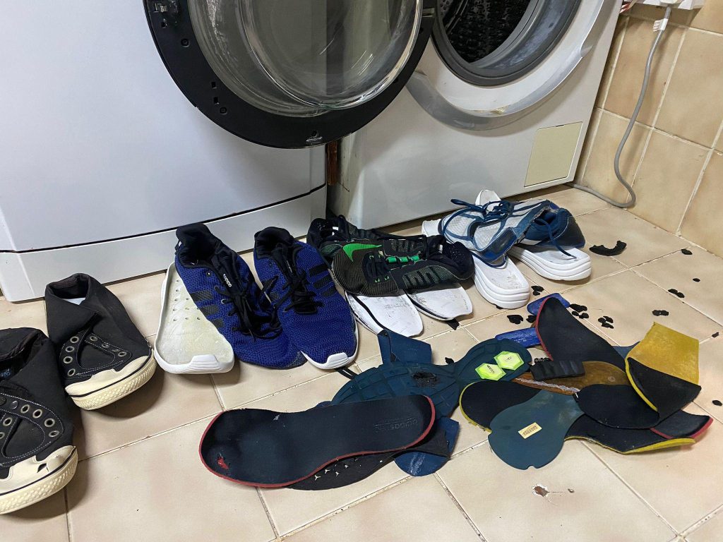 can-you-Put-Shoes-In-The-Washer-and-dryer-4