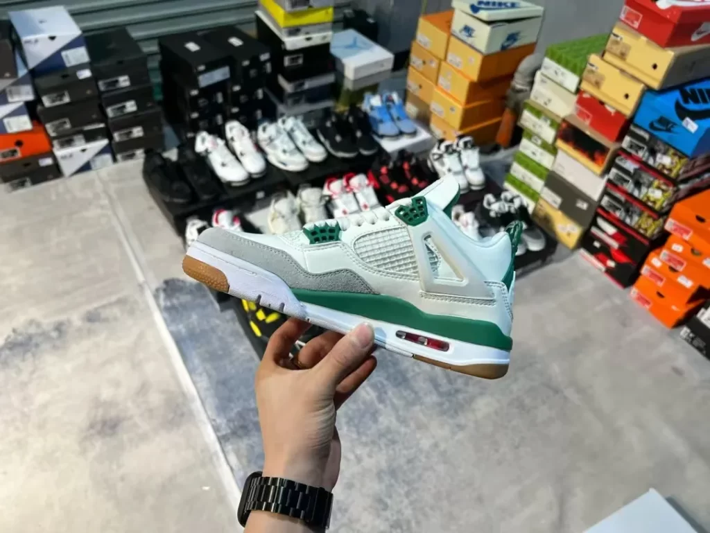 Replica Nike Air Jordan 4 Retro Pine Green Sneaker-4